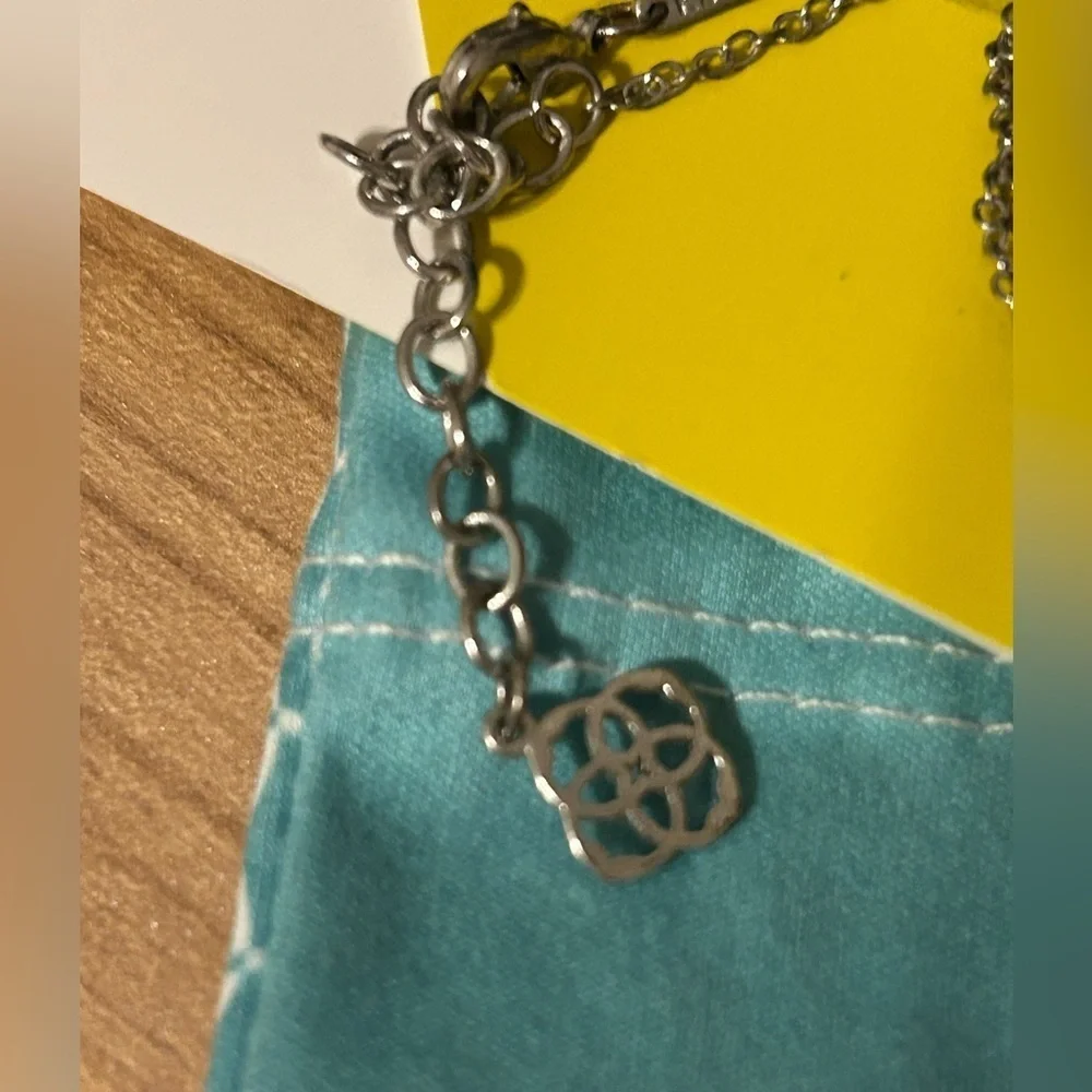 Kendra Scott Elisa Silver Pendant Necklace in Platinum Drusy - Picture 6 of 6